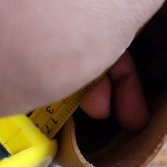 Elegant Tan Leather Tote Bag - Picture 6 of 9